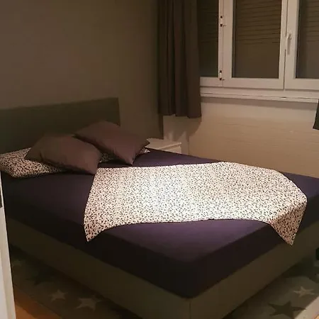 Tres Jolie Pour Deux Personnes *